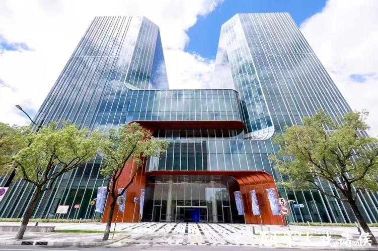 在土地“零新增”刚性约束下,“老闵行”产业规模首次跨过千亿级门槛 在土地“零新增”刚性约束下,“老闵行”产业规模首次跨过千亿级门槛